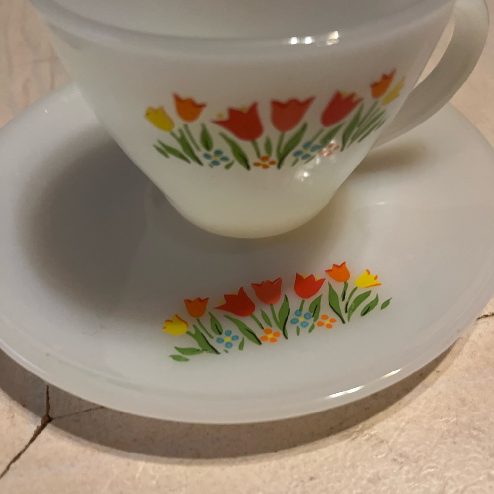 MILK GLASS CUP AND SAUCER SET WITH TULIPS. ANCHOR HOCKING FIRE KING.